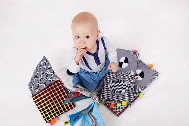 Zabawki sensoryczne co to znaczy i jak wspierają rozwój dziecka