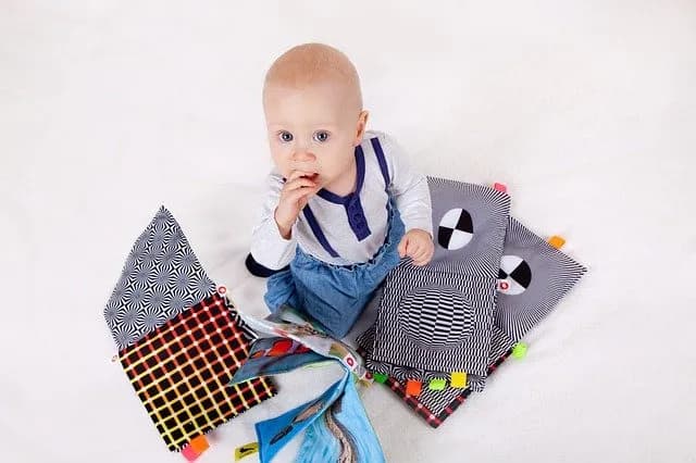 Zabawki sensoryczne co to znaczy i jak wspierają rozwój dziecka