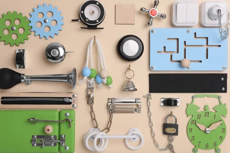 Jak zrobić tablicę sensoryczną, aby rozwijać zmysły dziecka w bezpieczny sposób