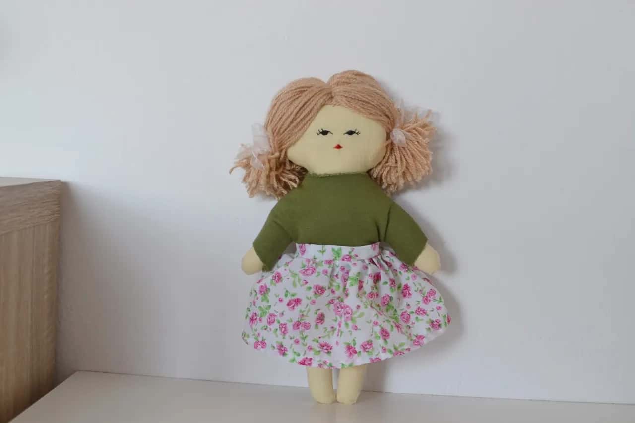 Jak uszyć lalkę przytulankę - krok po kroku z wzorami i filmami